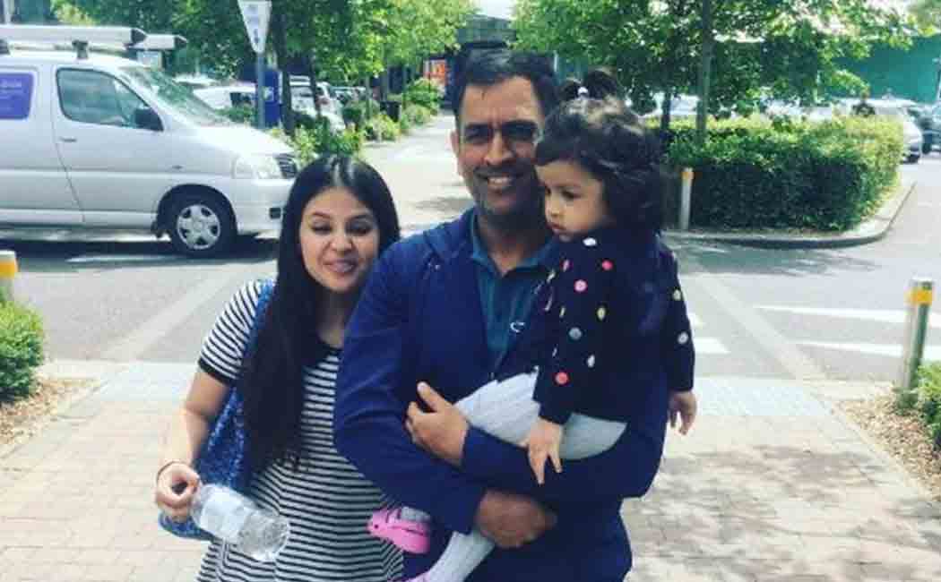 sakshi about dhonis future plans
