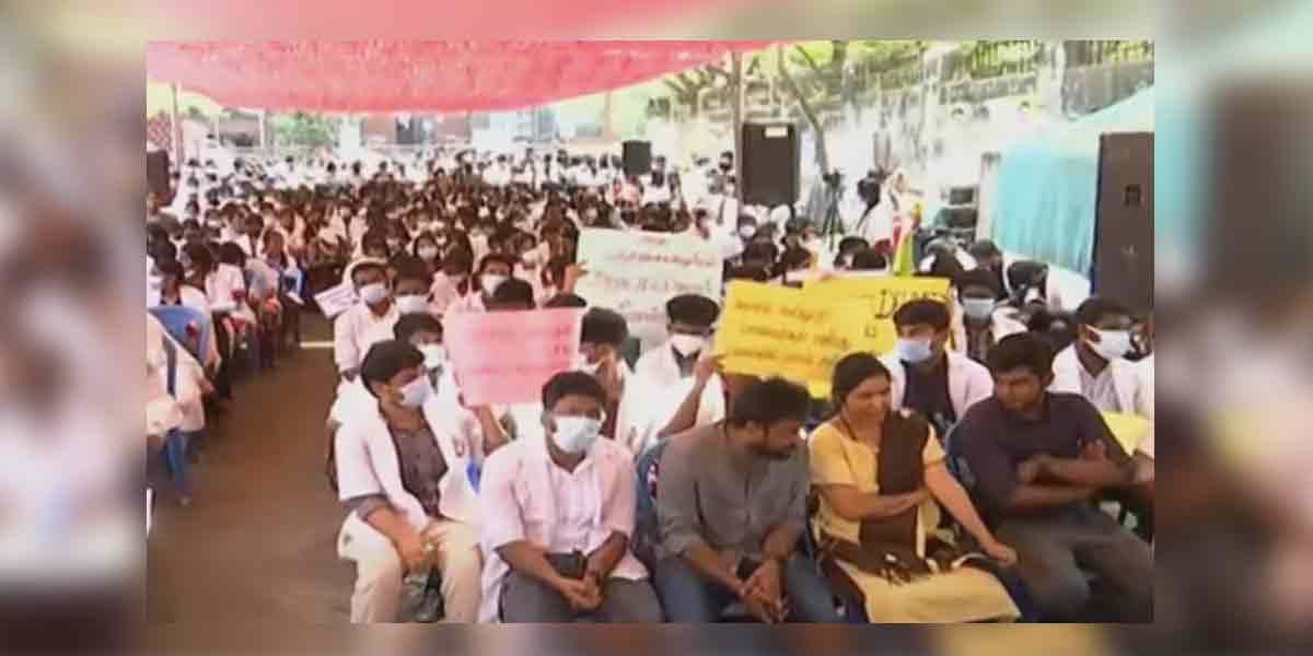 '' Do not impose debt burden on students ... '' - Raja Muthiah College students protest in Chennai!