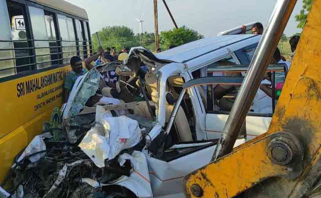 5 person passed away head-on collision between a school van and a car