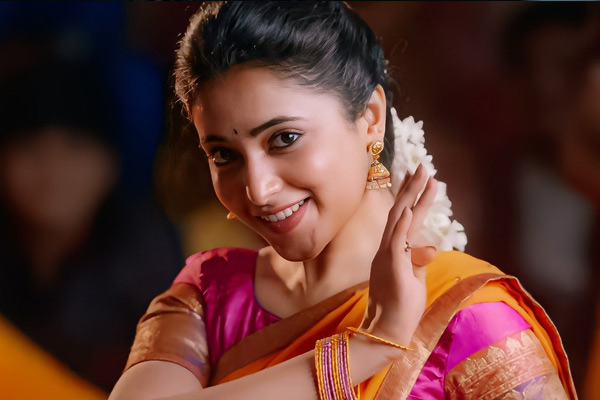 Priyanka Mohan stage accident issue