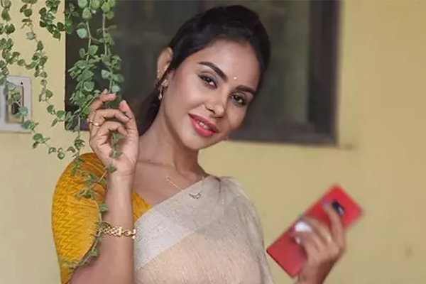 fir regester against actress sri reddy