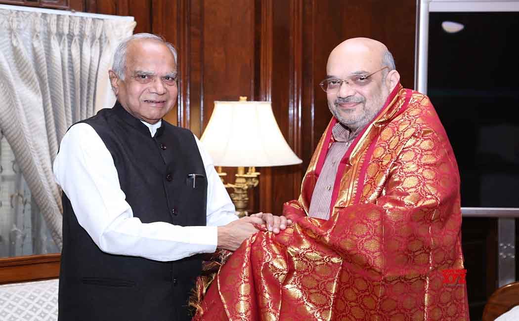 TN CM EDAPPADI PALANISAMY MEET WITH UNION HOME MINISTER AMITSHAH IN GUINDY GOVERNOR HOUSE