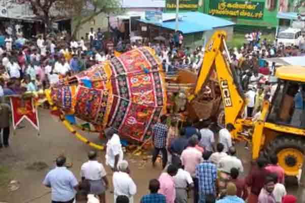 Leaning chariot in procession! Devotees in shock!