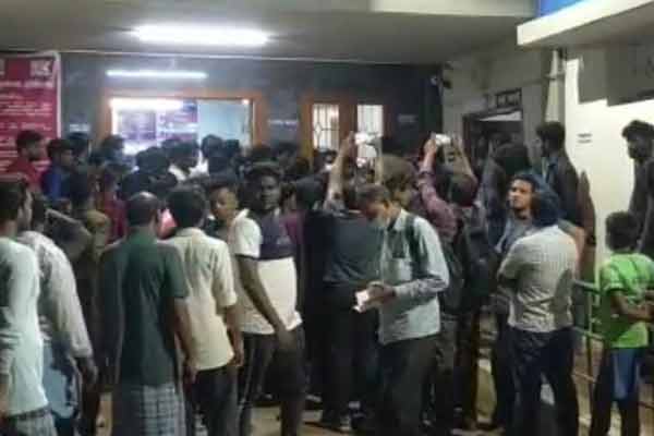 Two young men attacked by Eight members police investigation