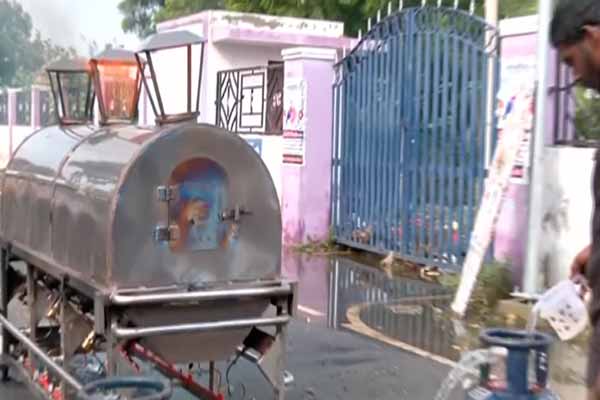 People who were unable to cremate their bodies due to floods; The incinerator came home