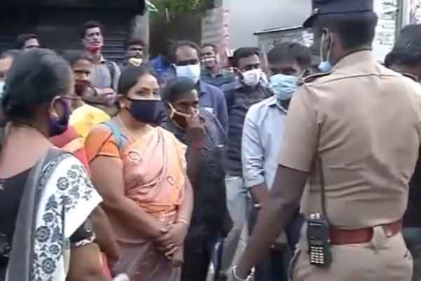 Masters graduate teachers besiege CM's house!