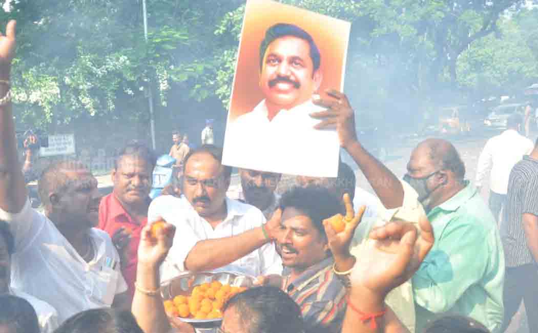 ADMK Office issue EPS supporters