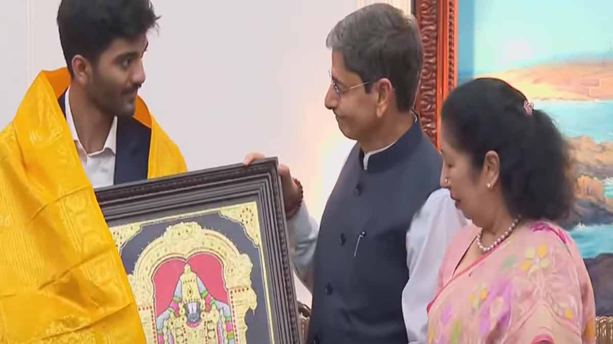 Raj Bhavan Kudos to Gukesh; Thanjavur painting presented by Governor