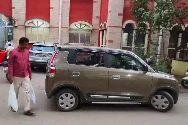 Husband bought 20 bundles of change to pay alimony to wife