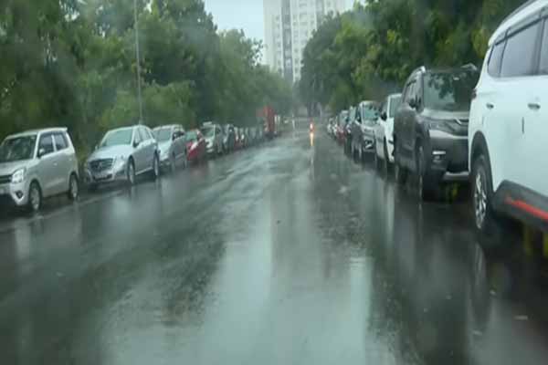 Flyovers turned into car parks in Chennai