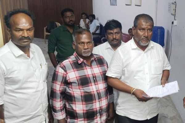 Complain to the Sp office on ADMK former minister