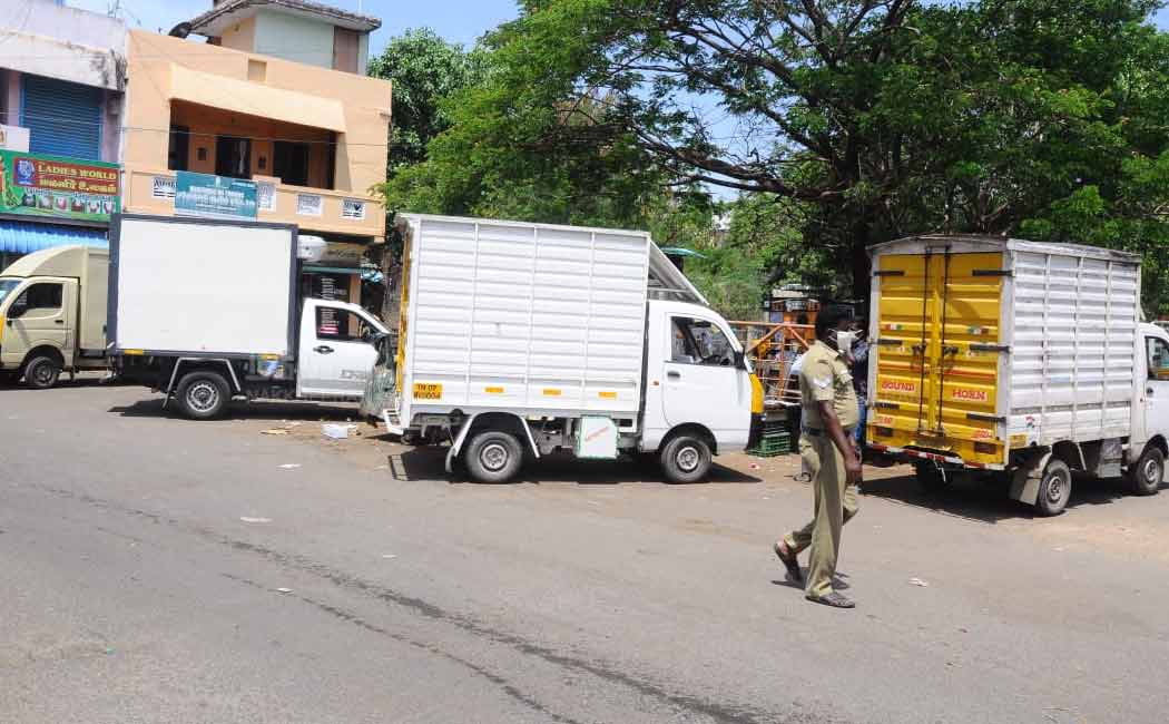Police who confiscated vehicles without e-pass in chennai