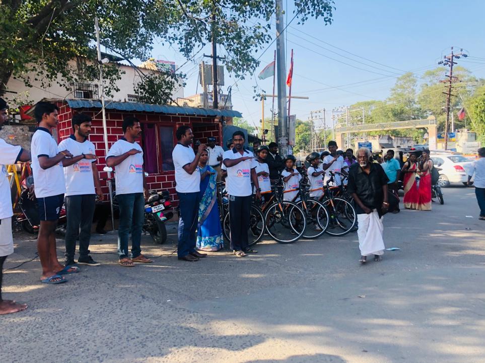 Bicycle Ride Against Tobacco Cancer! Absolute Young People!