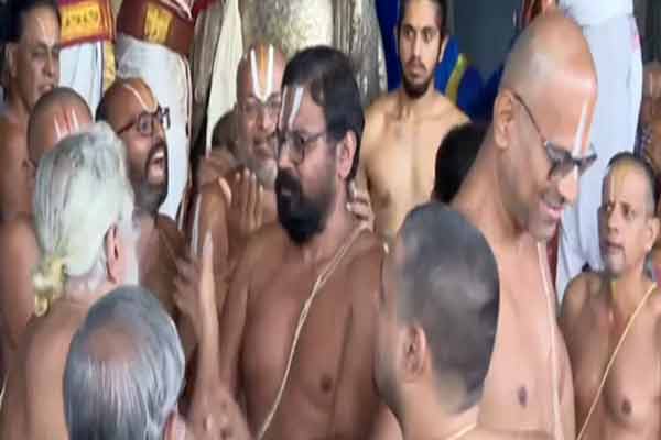 The North-Southern Art dispute has erupted again in Perumal temple