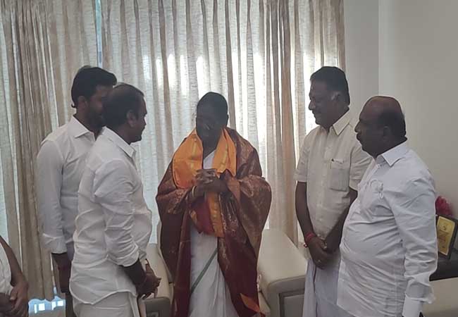 Draupadi Murmu met O. Panneerselvam in person and sought his support!
