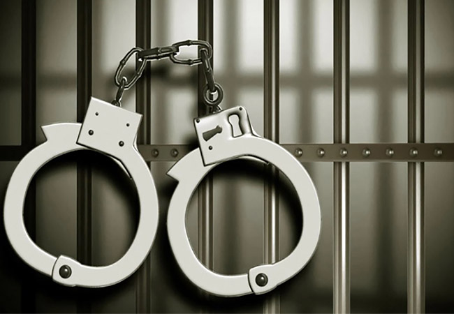 2 arrested for selling cannabis