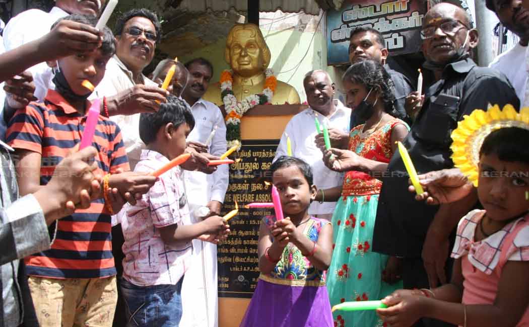 School children pay tribute to Kalam