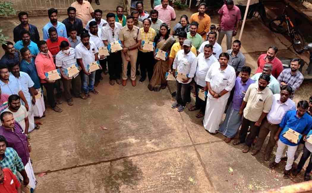 A group of volunteers who provided food during the Corona period ... Honorable DSP