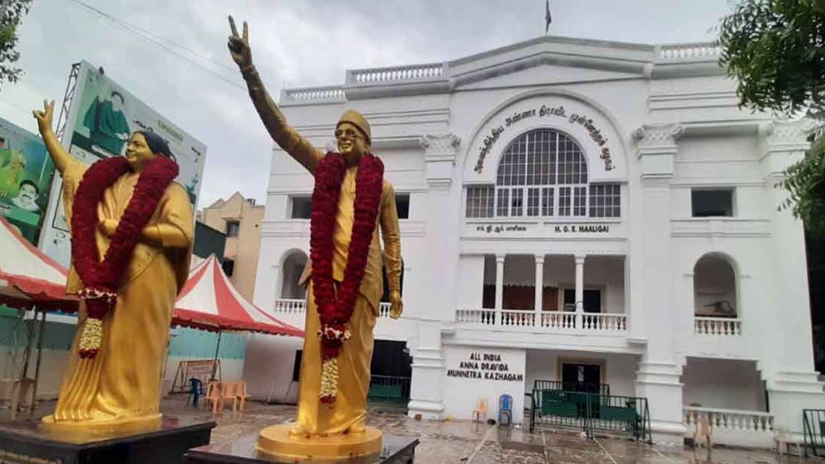 After waiting for four hours, 'Silence' - 'Cold War' again between EPS Sengottaiyan?