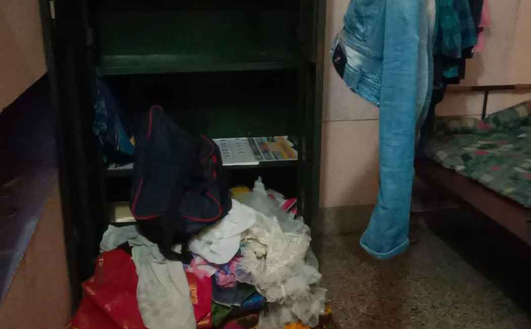 Government official breaks house lock, steals 18 pounds worth of jewelery