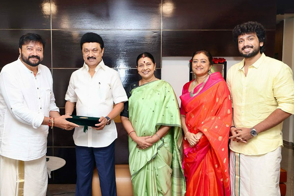 Jayaram family presented his son marriage invitation to cm stalin