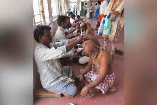 Palani temple Shaving workers struggle for attention!