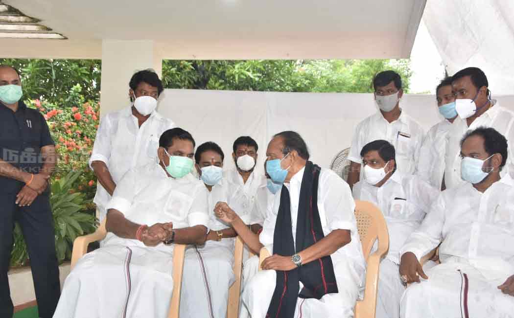 Chief Minister Palanisamy's mother dies; Consolation in person with various political parties!