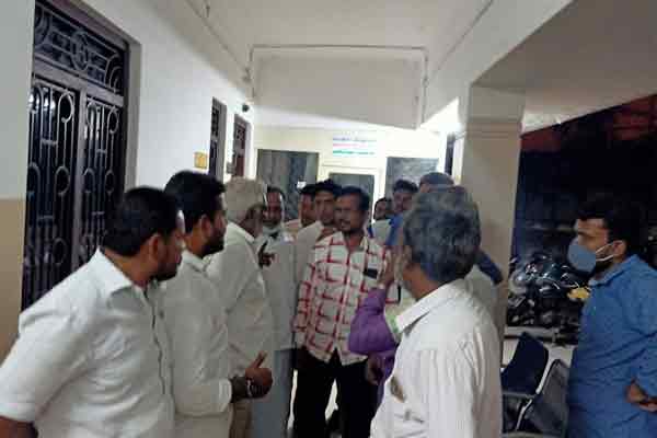 Minister loses seat to son, nephew
