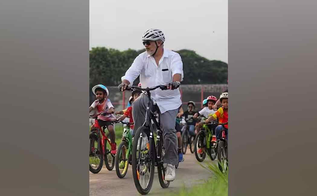 Ajith is amazing in cycling! Viral video