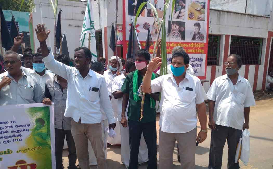 Sugarcane farmers demanding Rs 26 crore from plant management!