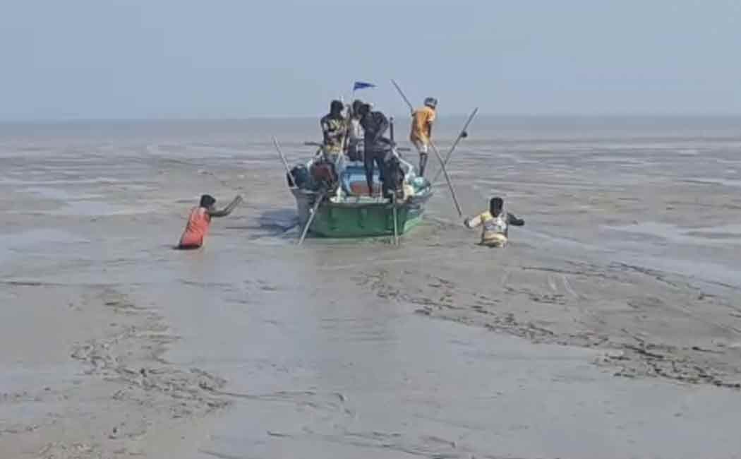 Nagapattinam Vedarnaiyam fishermen had trouble