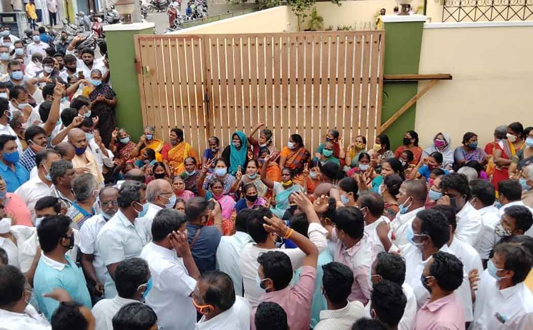 Anti Corruption department raid at Coimbatore SP Velumani house