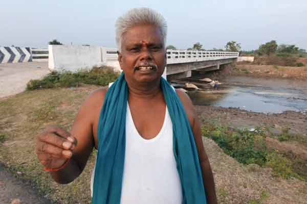 ration rice floating in water; Dazzling farmers