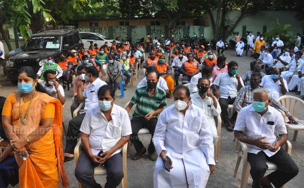 Relief products for serial artists: Ministers participate