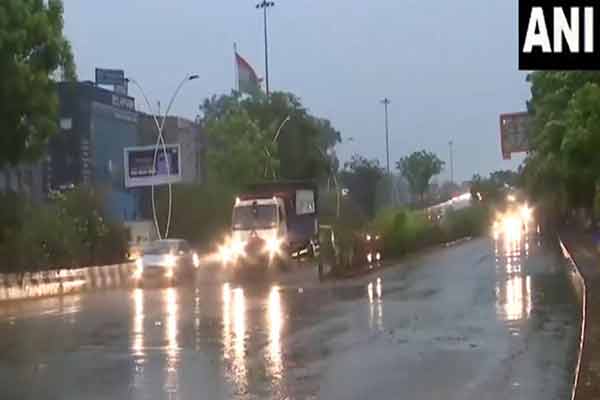 Heavy rains in Delhi; 4 people including 3 children incident
