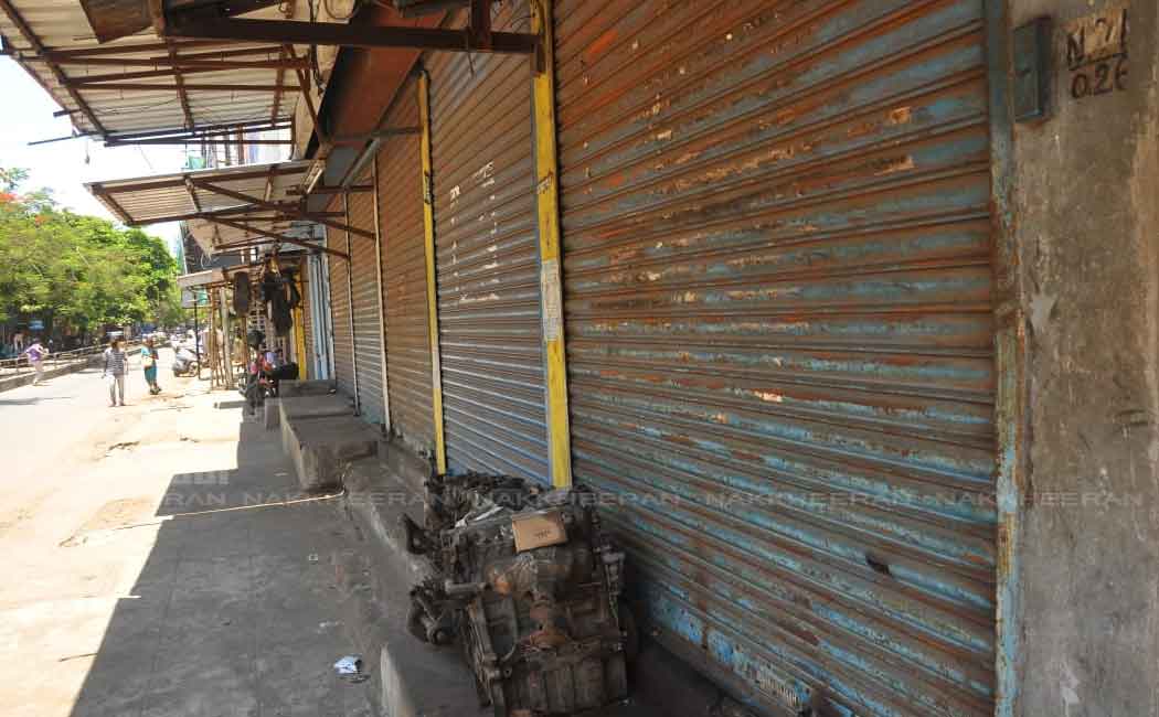 All shops in Puthuppettai completely closed