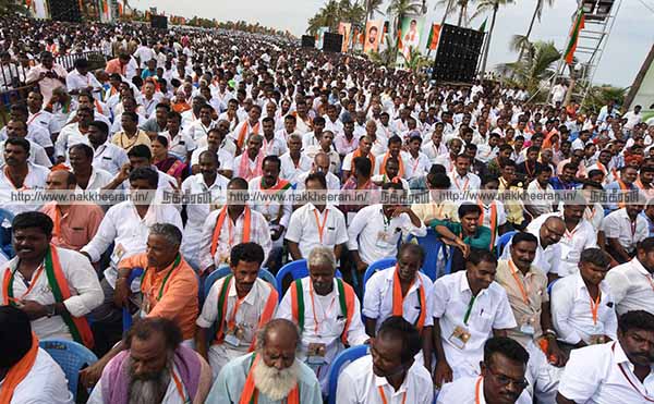 Volunteers welcome Amit Shah's pictures (Pictures)