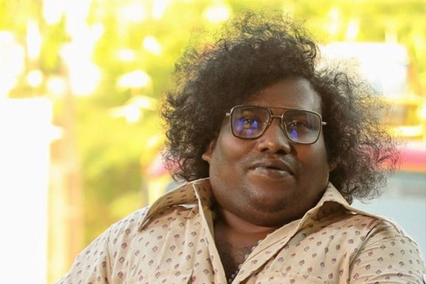 yogi babu appreciate prithviraj aadujeevitham