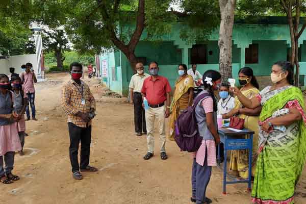 Opening of schools; Regional Education Officer examine