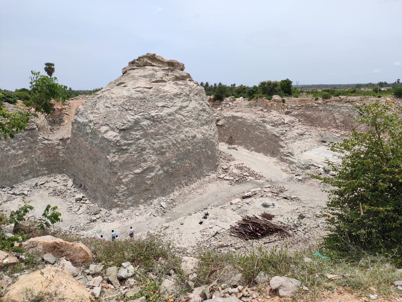 Trying to close family with illegal quarry ...