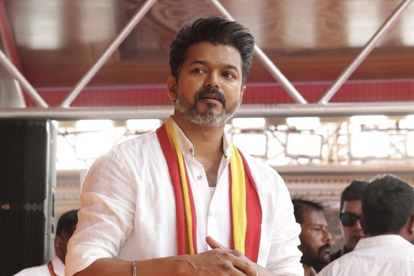 vijay gives fund to party members who passed away in his first conference meeting