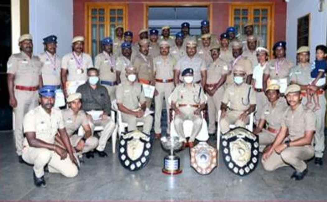 Commissioner congratulates medalists in sniper competition