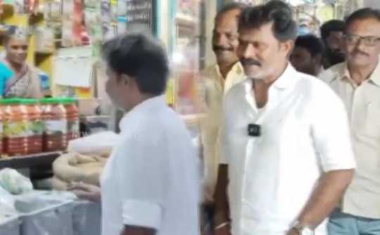 Director Hari goes from street to meet people for the promotion of Rathnam movie