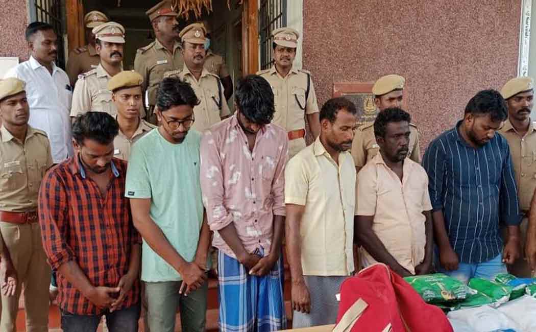 High quality drug floating in the sea ... Six teenagers caught by the police