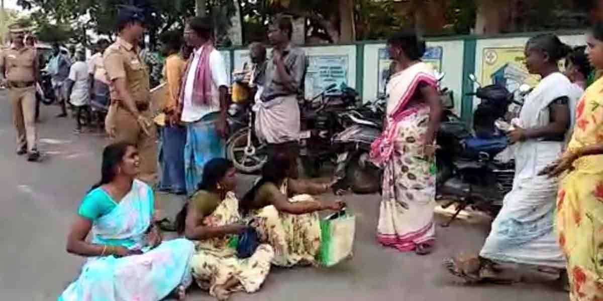 issue in the village council meeting ... Road blockade demanding the arrest of the panchayat deputy leader!