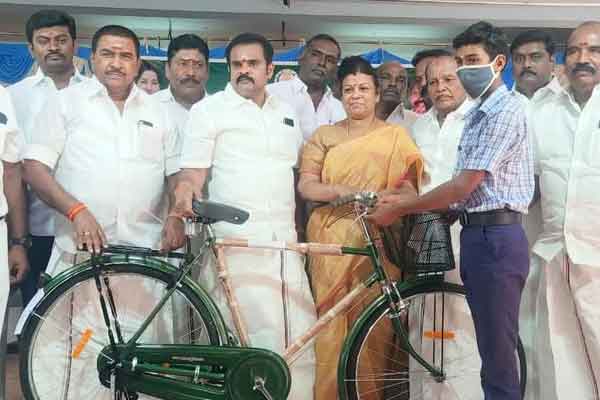 MLA Thenmozhi sekar made vote campaign on government function