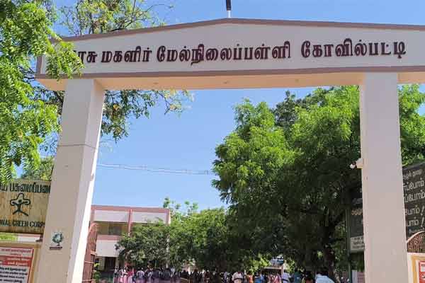 New students welcomed enthusiastically school opened after summer vacation