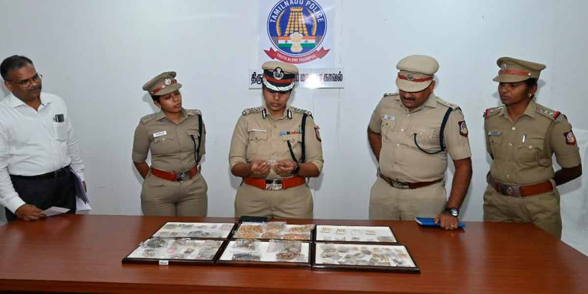 Robbery at jewelery shop owner's house; Police recovered the jewels