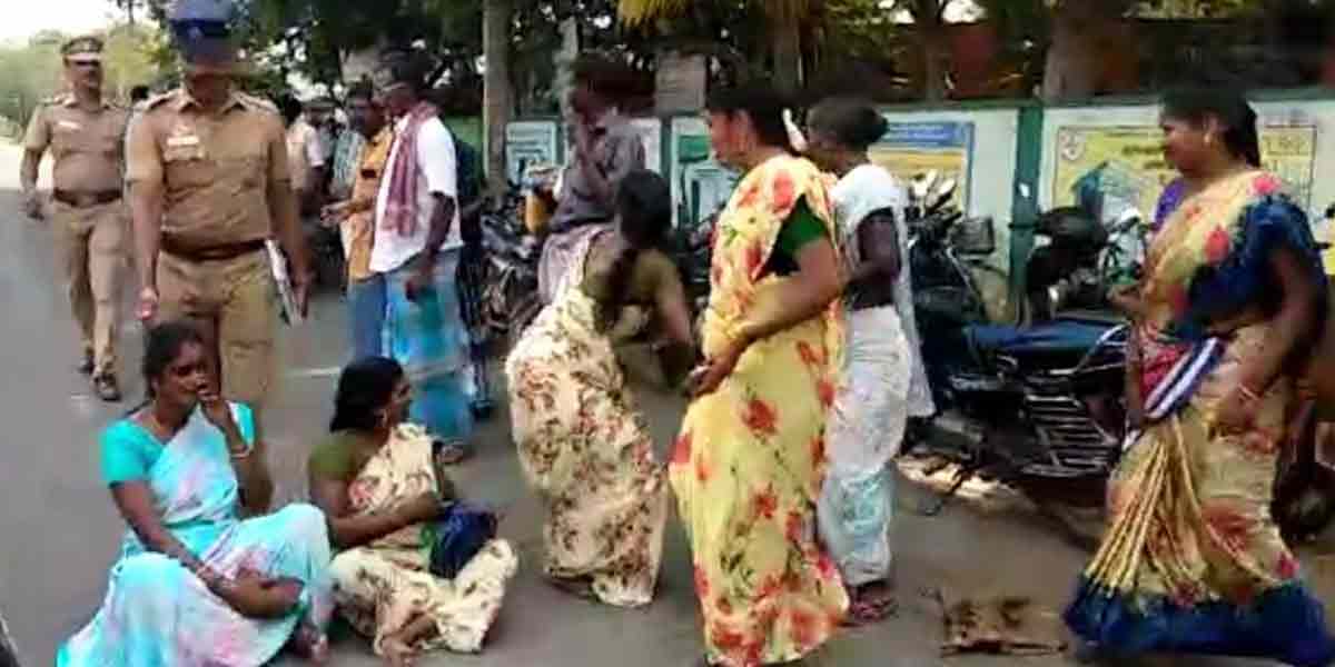 issue in the village council meeting ... Road blockade demanding the arrest of the panchayat deputy leader!