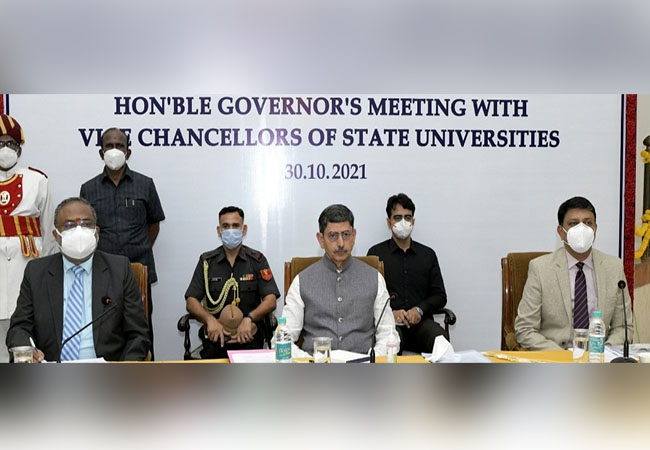 Governor of Tamil Nadu meets with aides!
